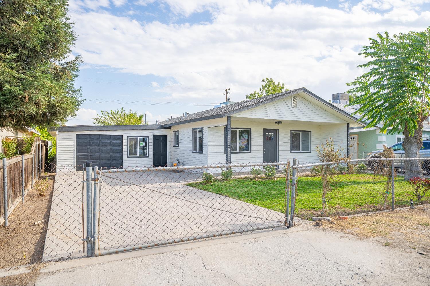 2423 Sandy St, Caruthers, CA 93609