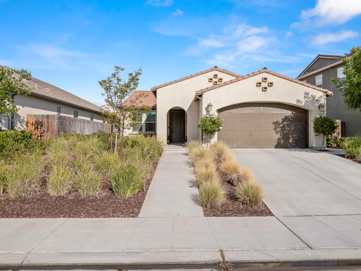 297 Meridian Ave, Madera, CA 93636