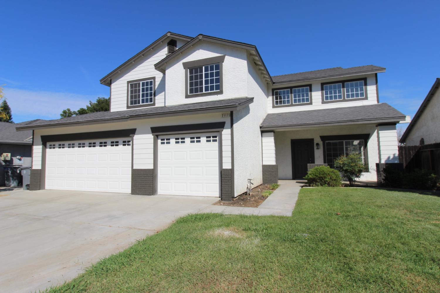 2117 Goshen Ave, Clovis, CA 93611