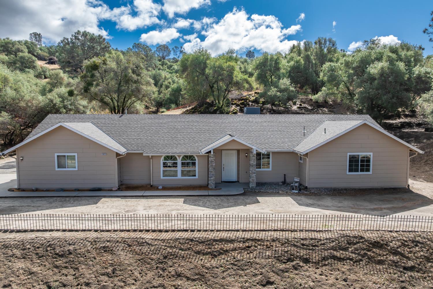 46474 Longview Ln W, Coarsegold, CA 93614