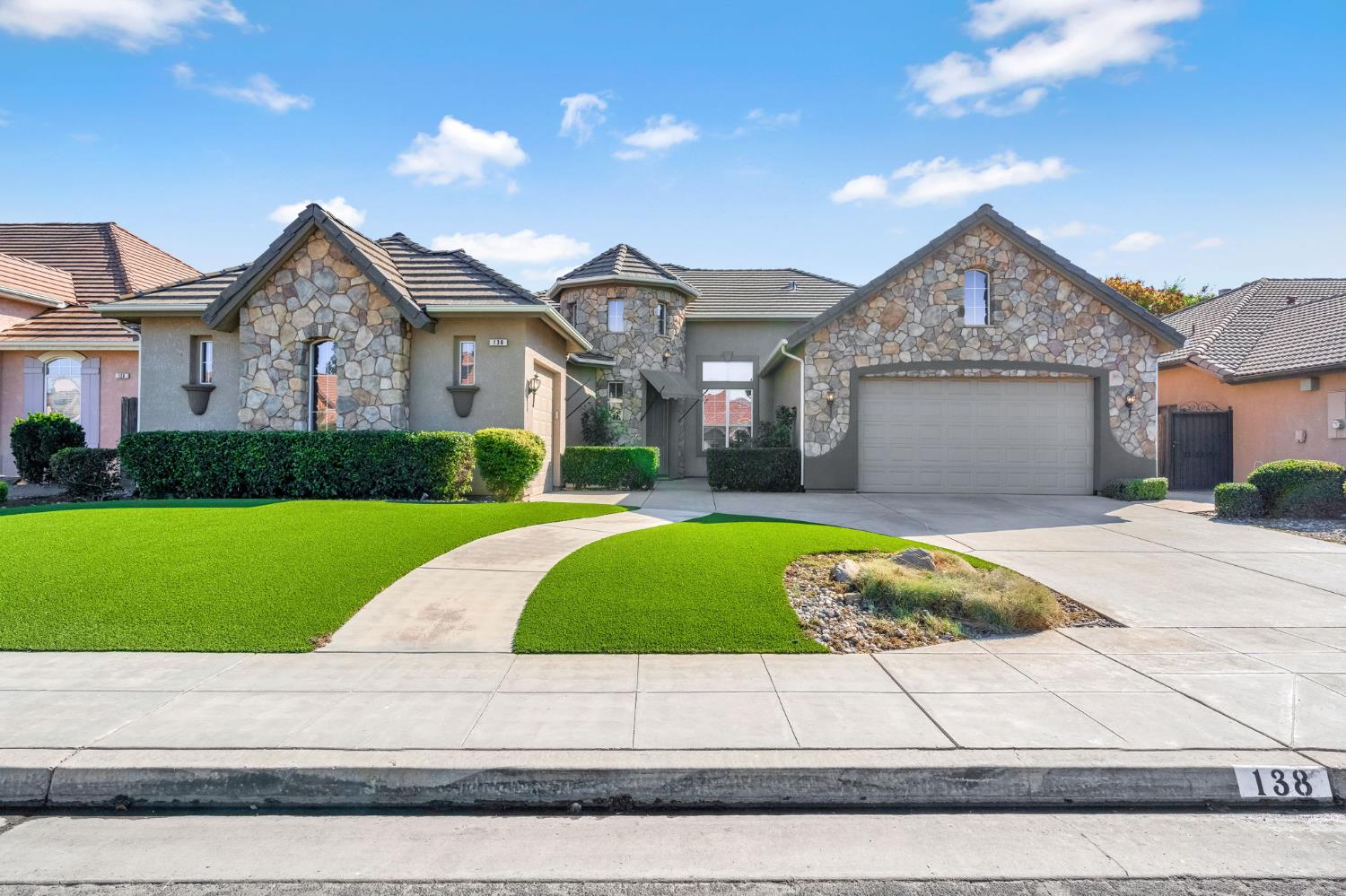 138 W Athens Ave, Clovis, CA 93611