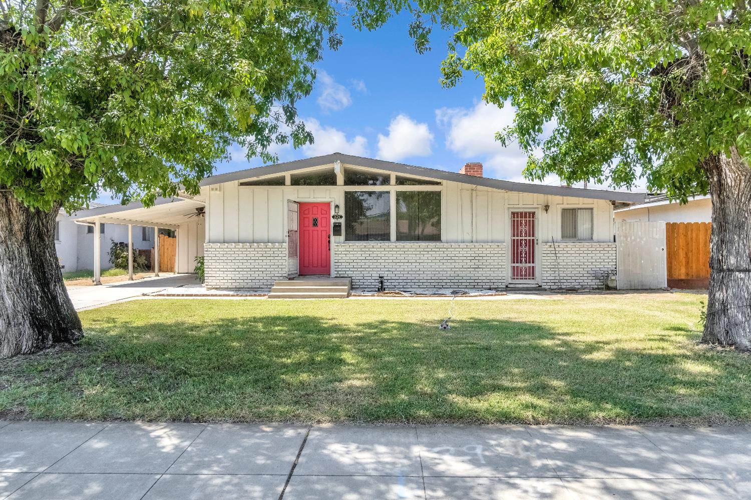 835 I St, Parlier, CA 93648