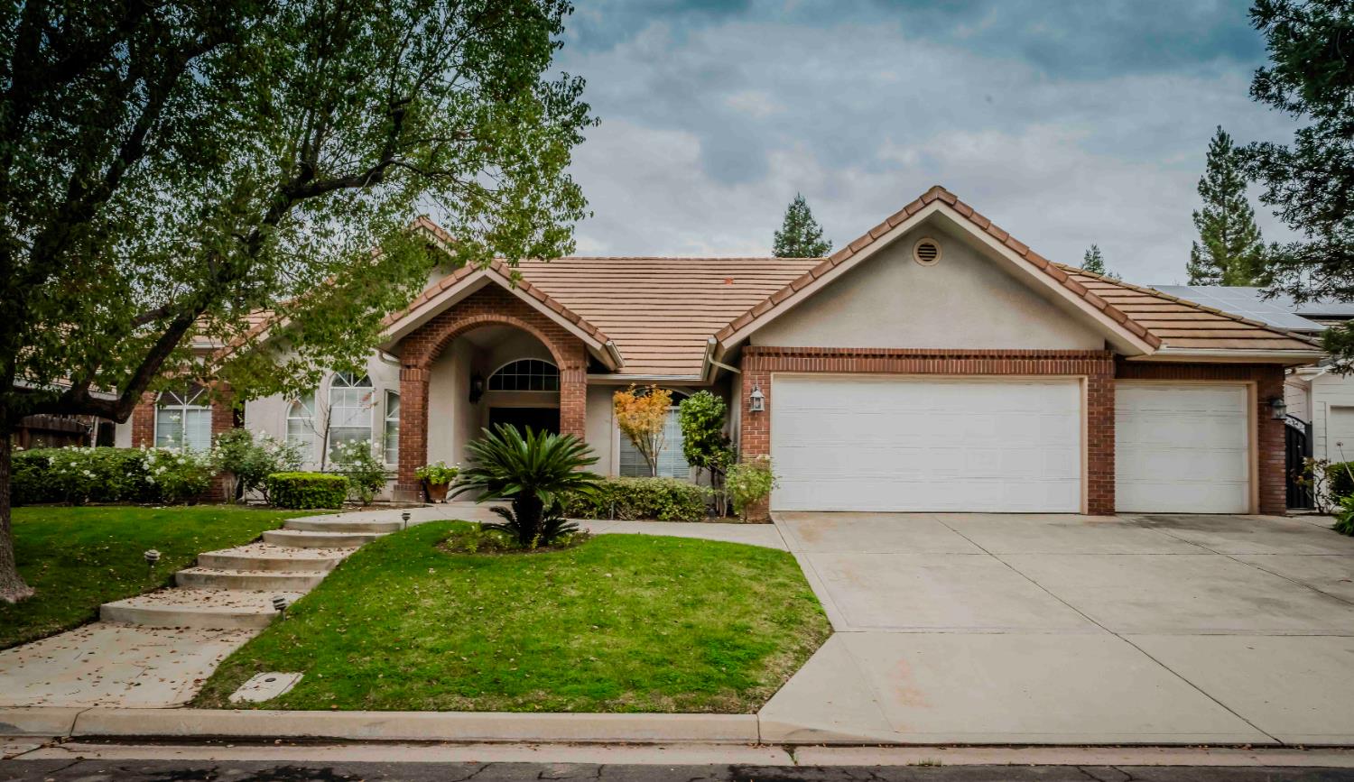 8860 N 10Th St, Fresno, CA 93720