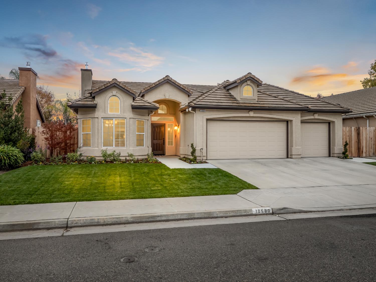 10680 N Bunkerhill Dr N, Fresno, CA 93730