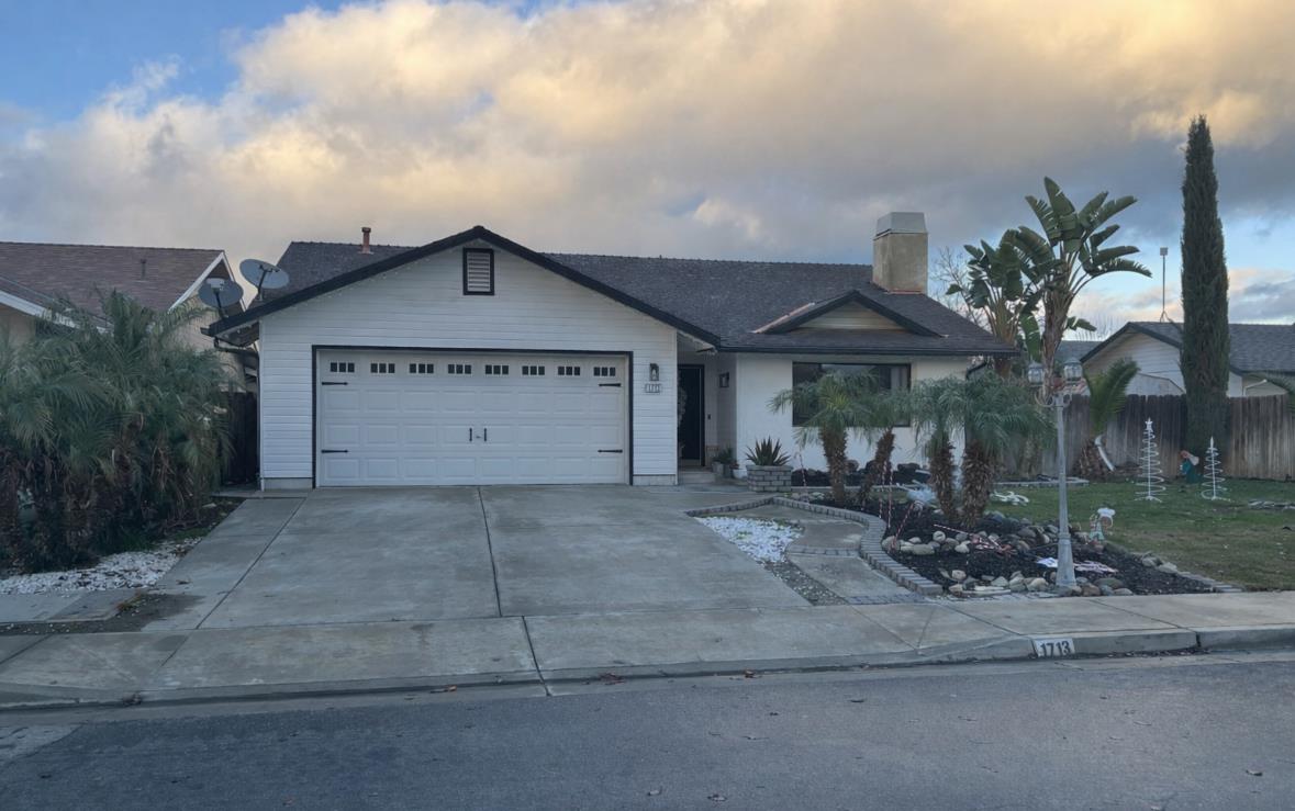 1713 Poppy Meadow Ct, Coalinga, CA 93210