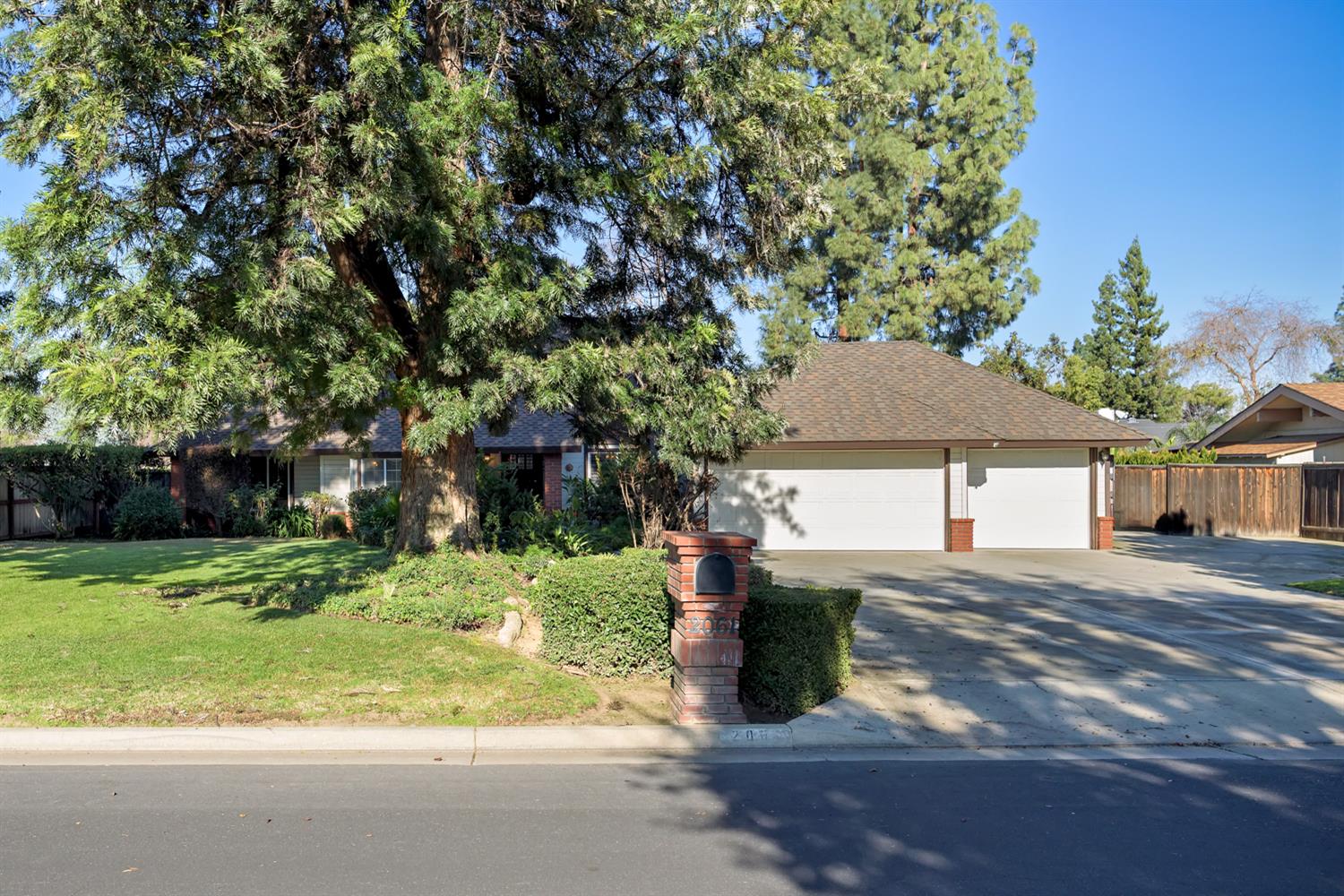 2061 Santa Ana Ave, Clovis, CA 93611