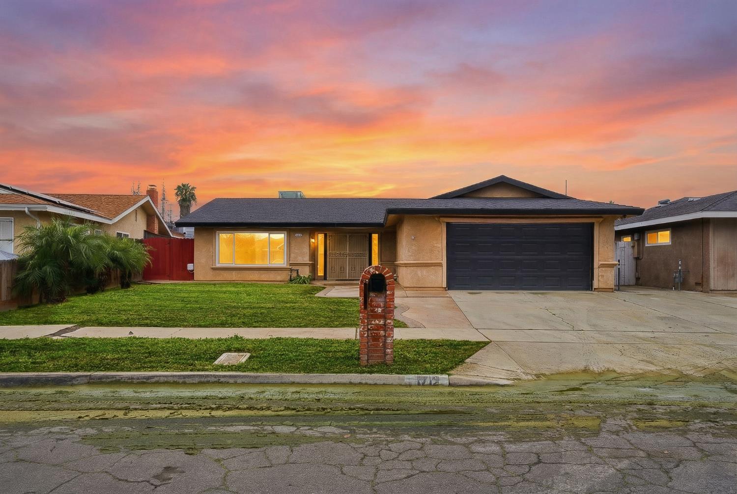 1712 W Donner Ave, Fresno, CA 93705