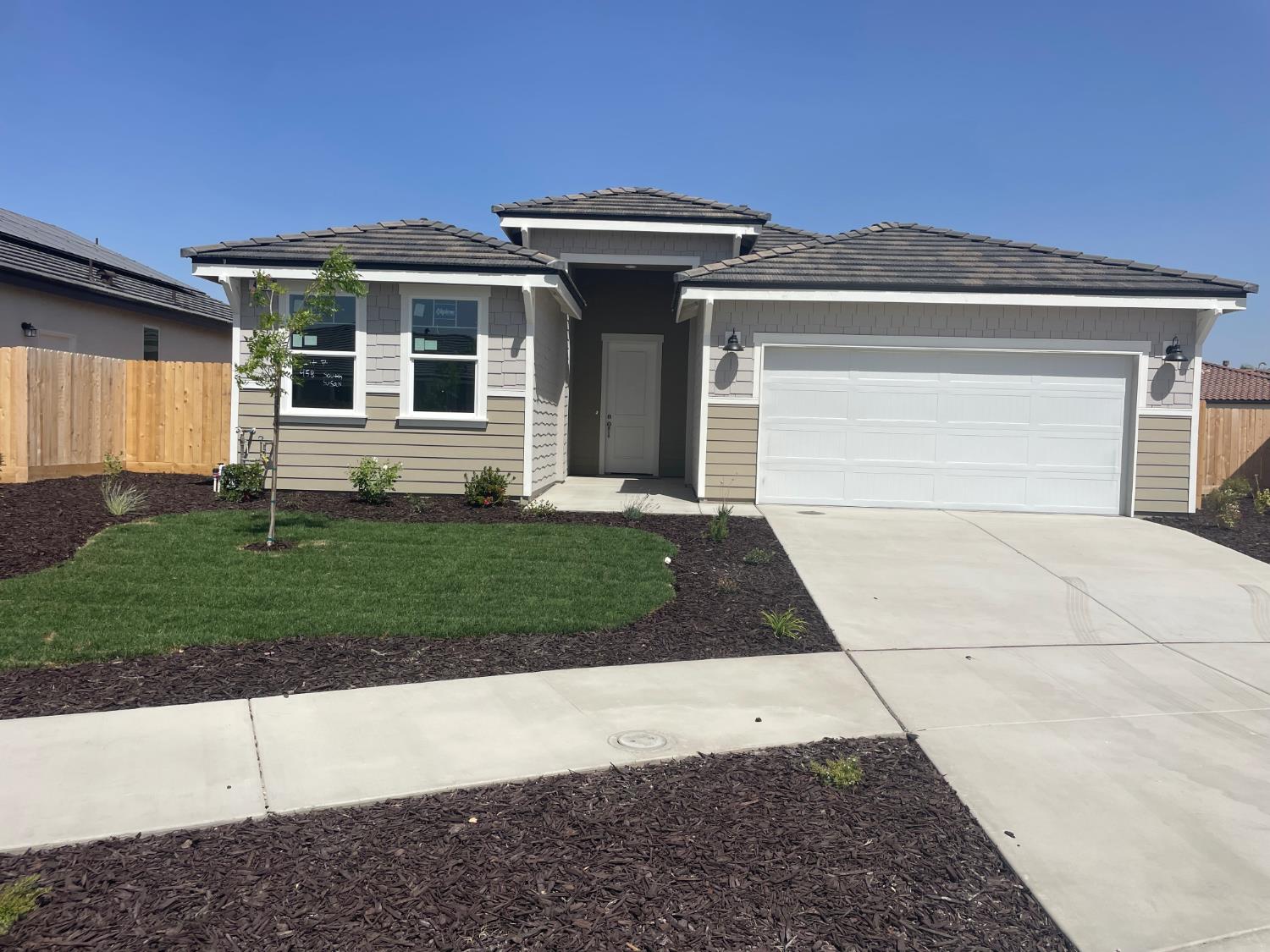 458 South Susan Ave, Kerman, CA 93630