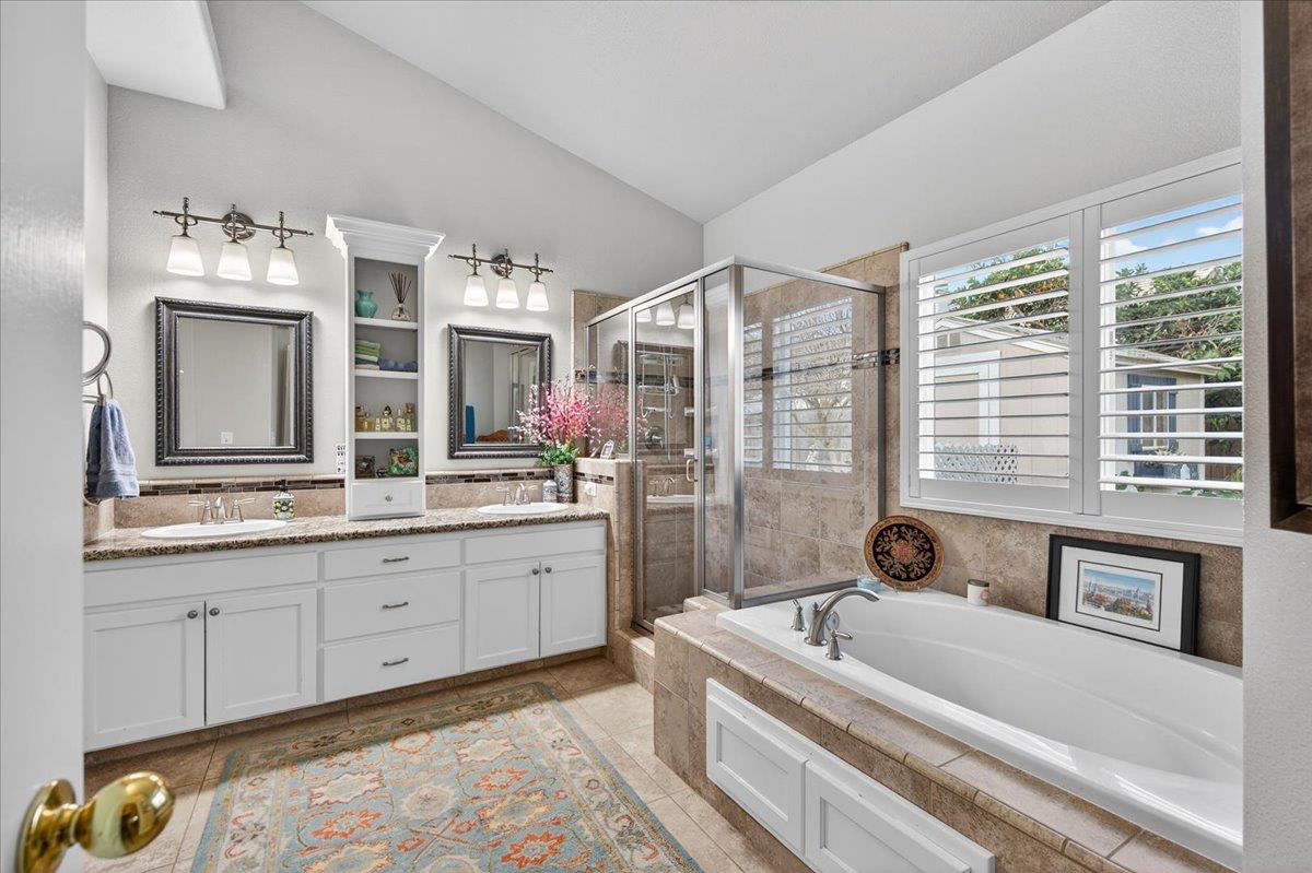 2672 E Bristol Ct, Fresno, CA 93720