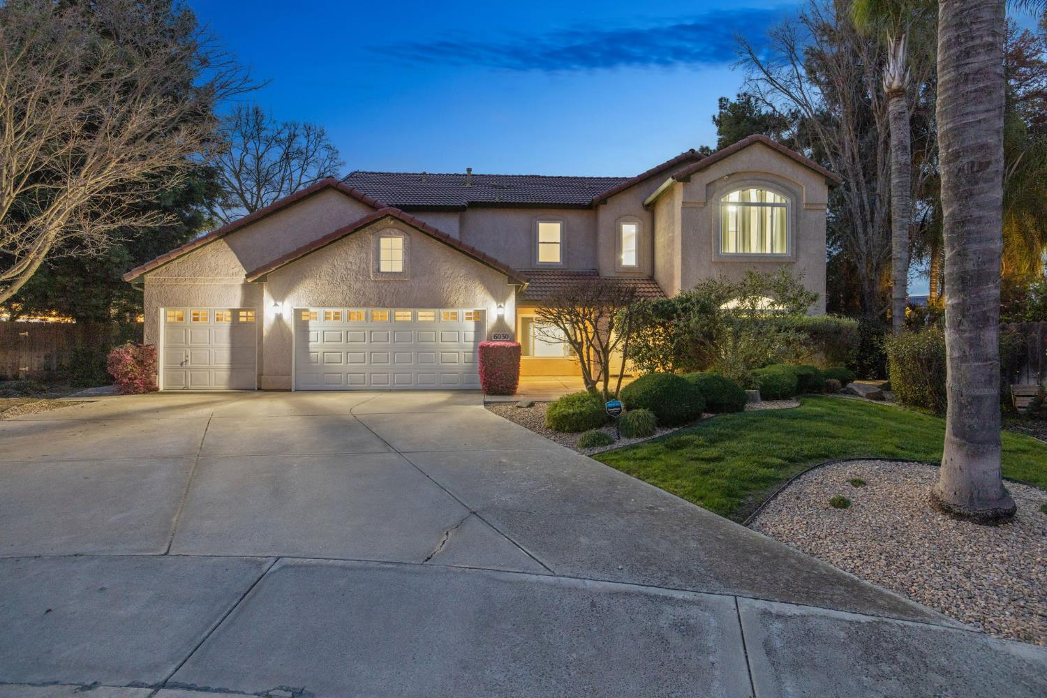 6030 W Country Ct, Visalia, CA 93277