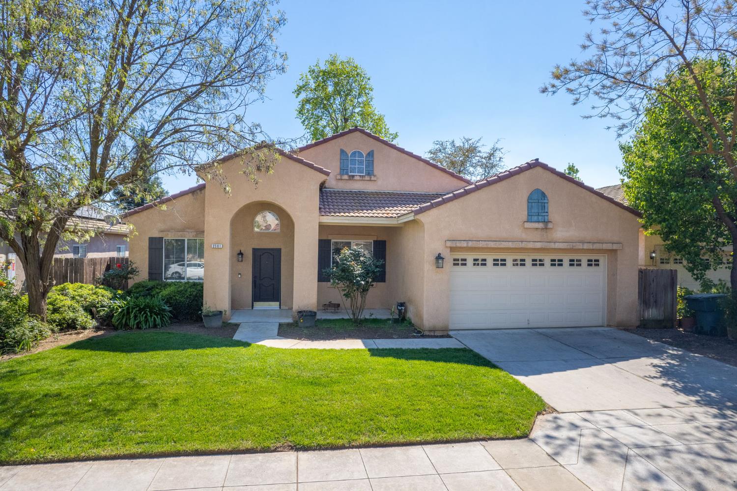 2381 E Christopher Dr, Fresno, CA 93720