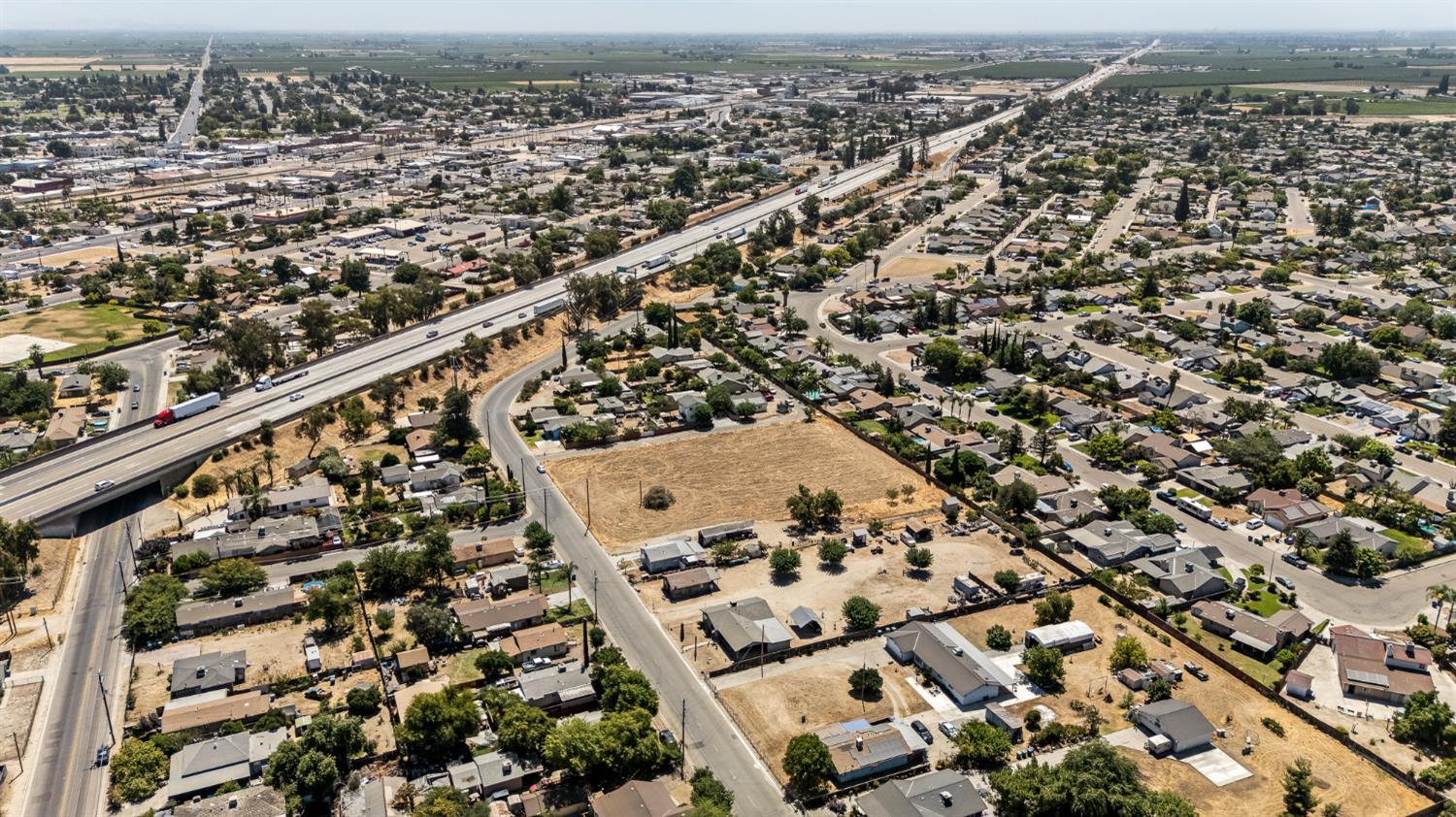 2595 Pine St, Selma, CA 93662