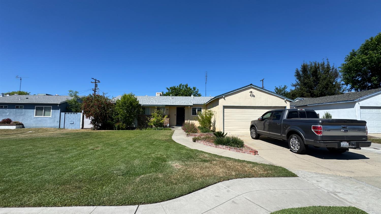 5043 E Lamona Ave, Fresno, CA 93727