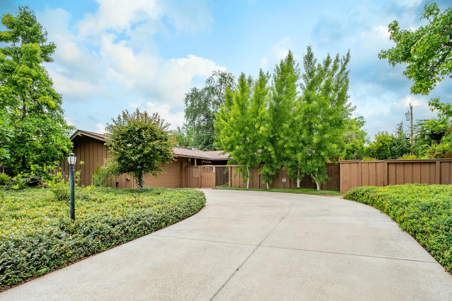 1288 W San Jose Ave, Fresno, CA 93711
