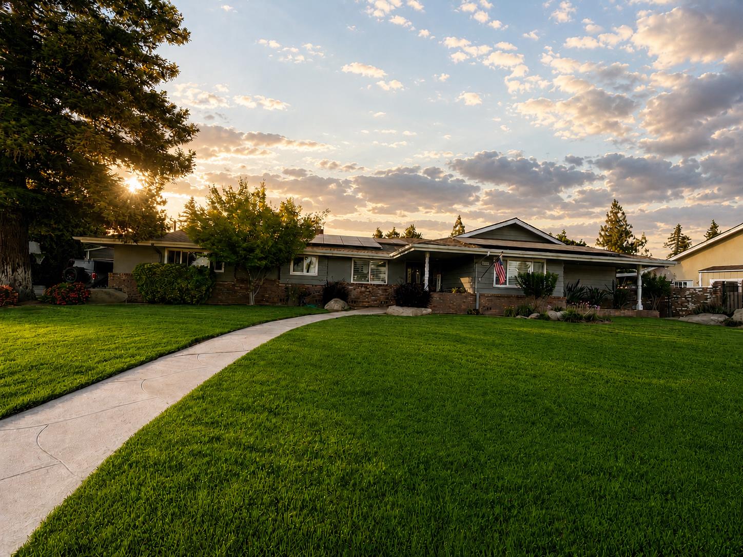 8323 E Sanders Ct, Fresno, CA 93737