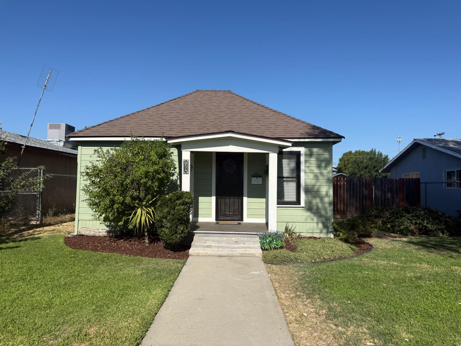 954 S 1St St, Kerman, CA 93630