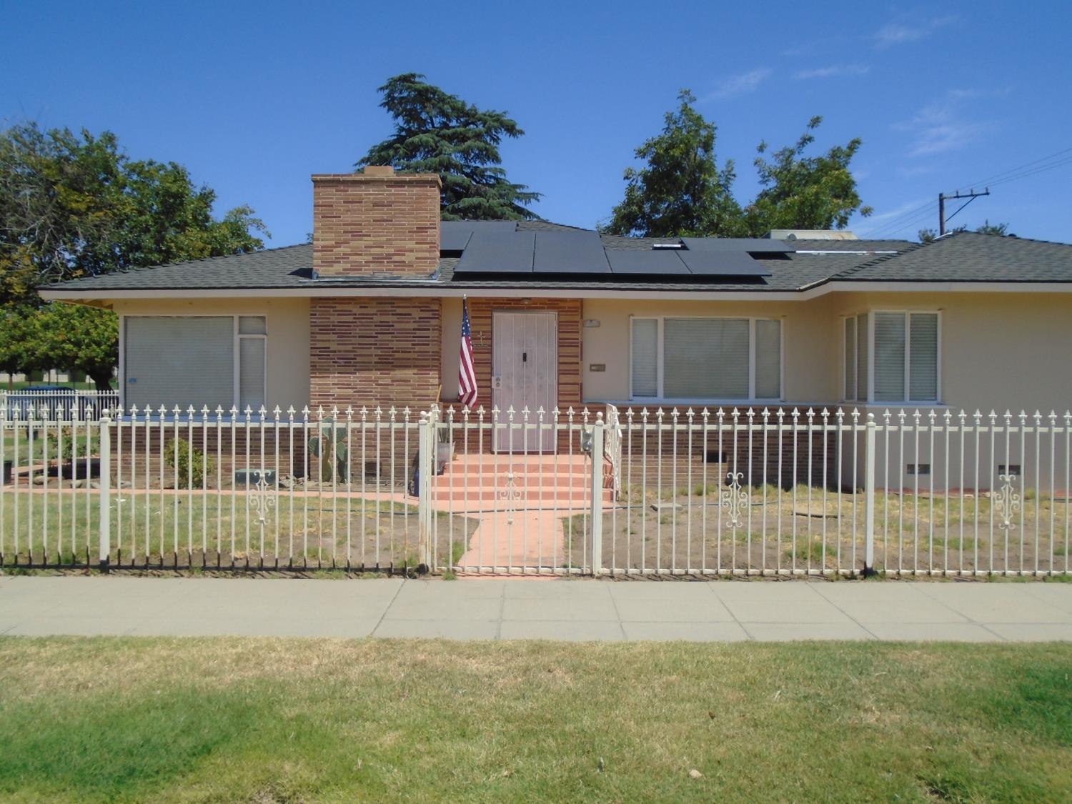 412 W Floradora Ave, Fresno, CA 93728