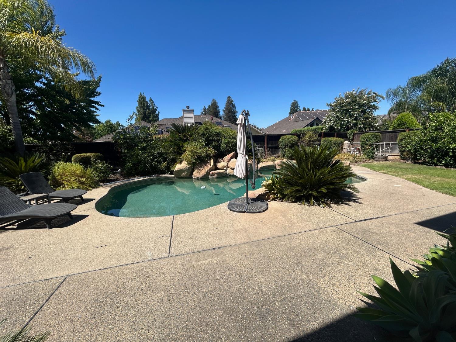 1074 E Cole, Fresno, CA 93720