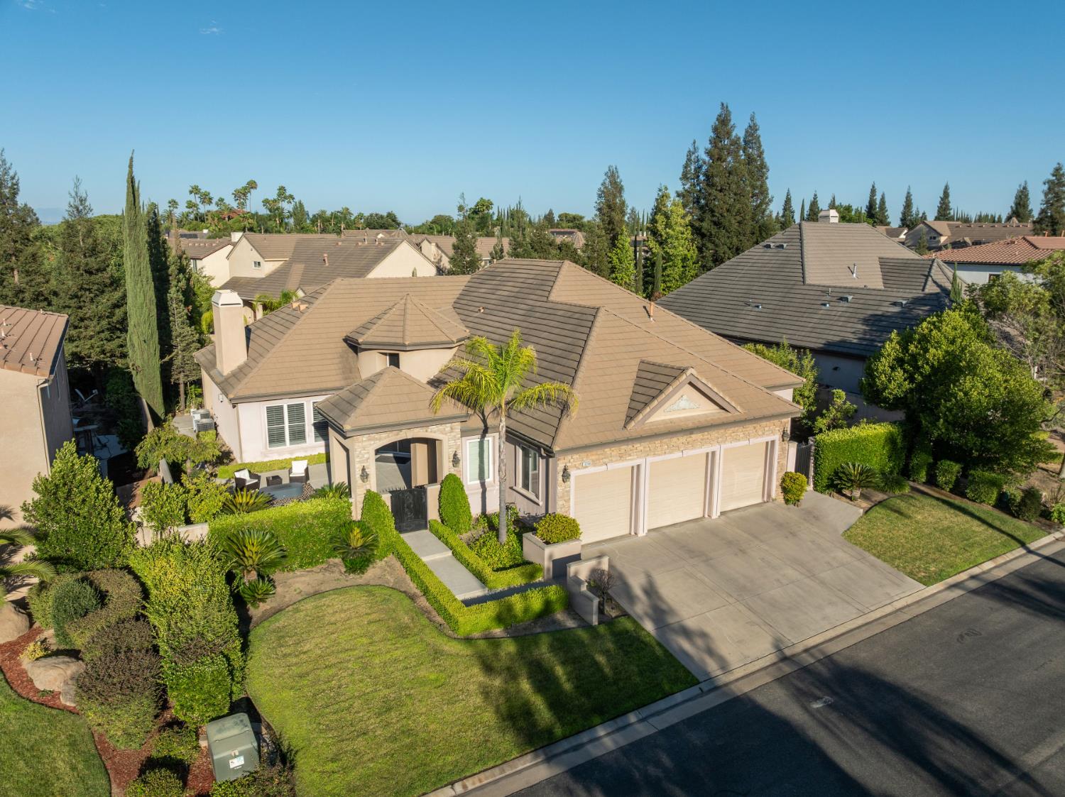 10788 N Golden Eagle Dr, Fresno, CA 93730