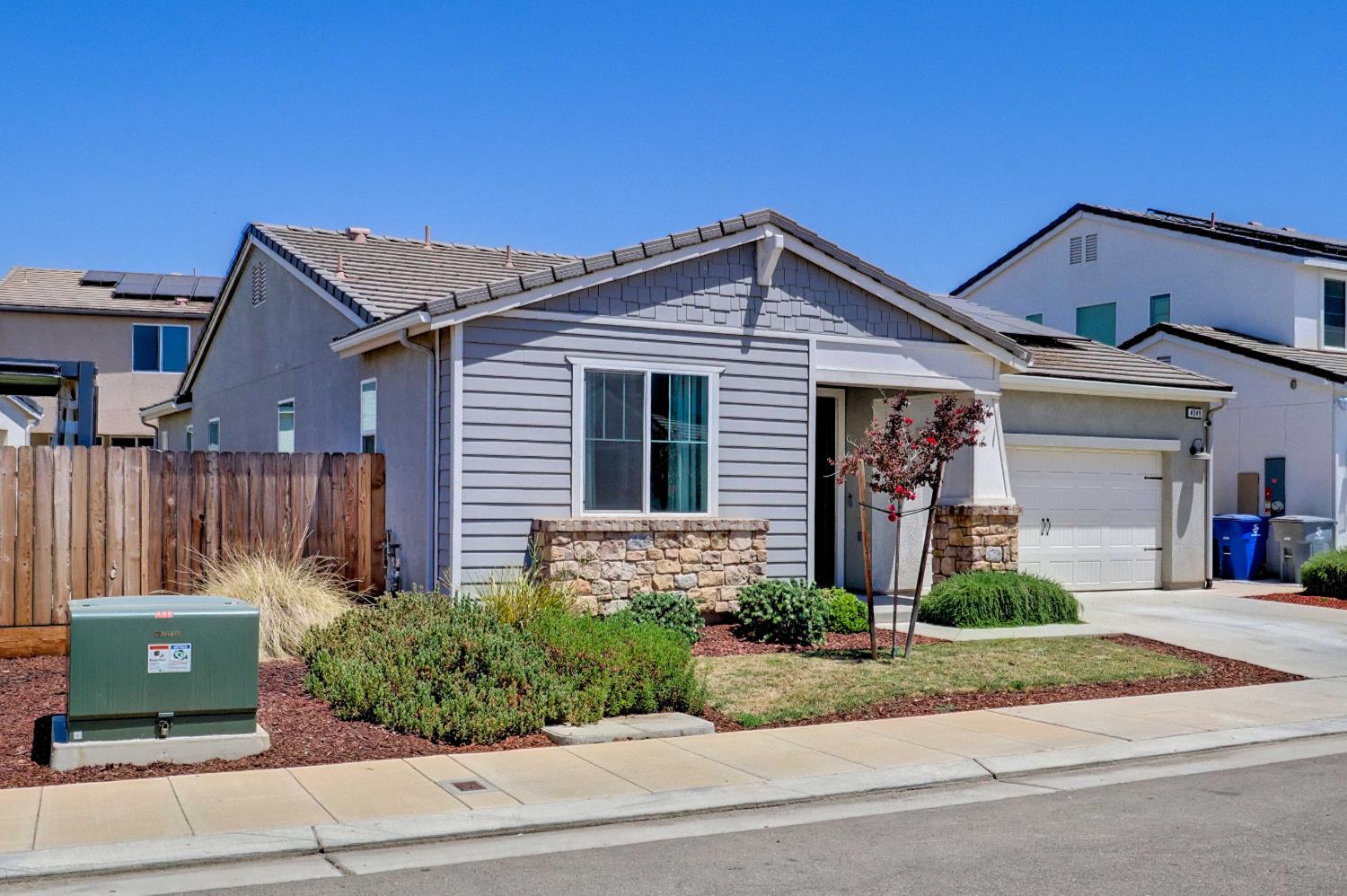 4049 San Jose Ave, Clovis, CA 93619