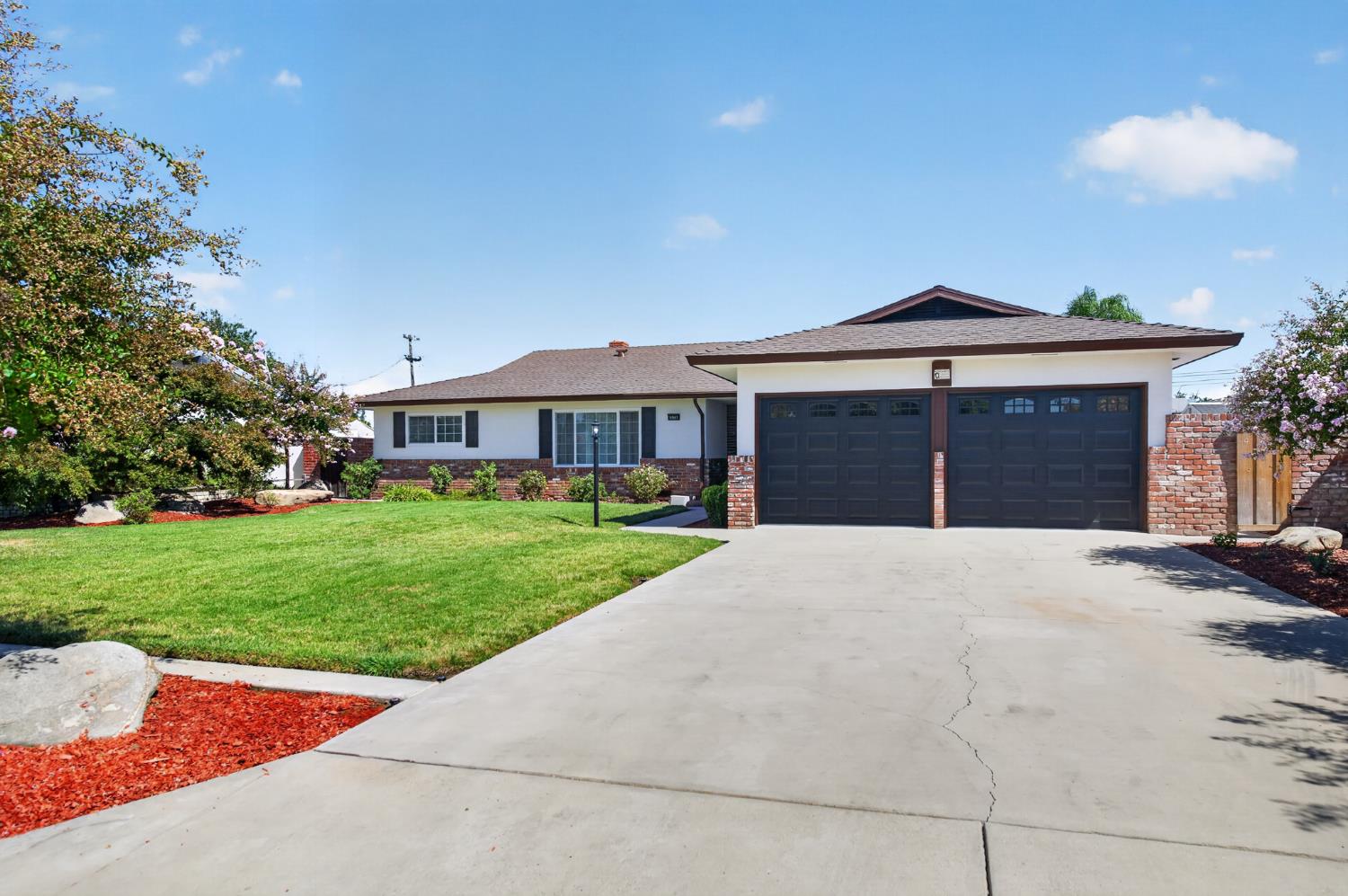 5881 E El Monte Way, Fresno, CA 93727