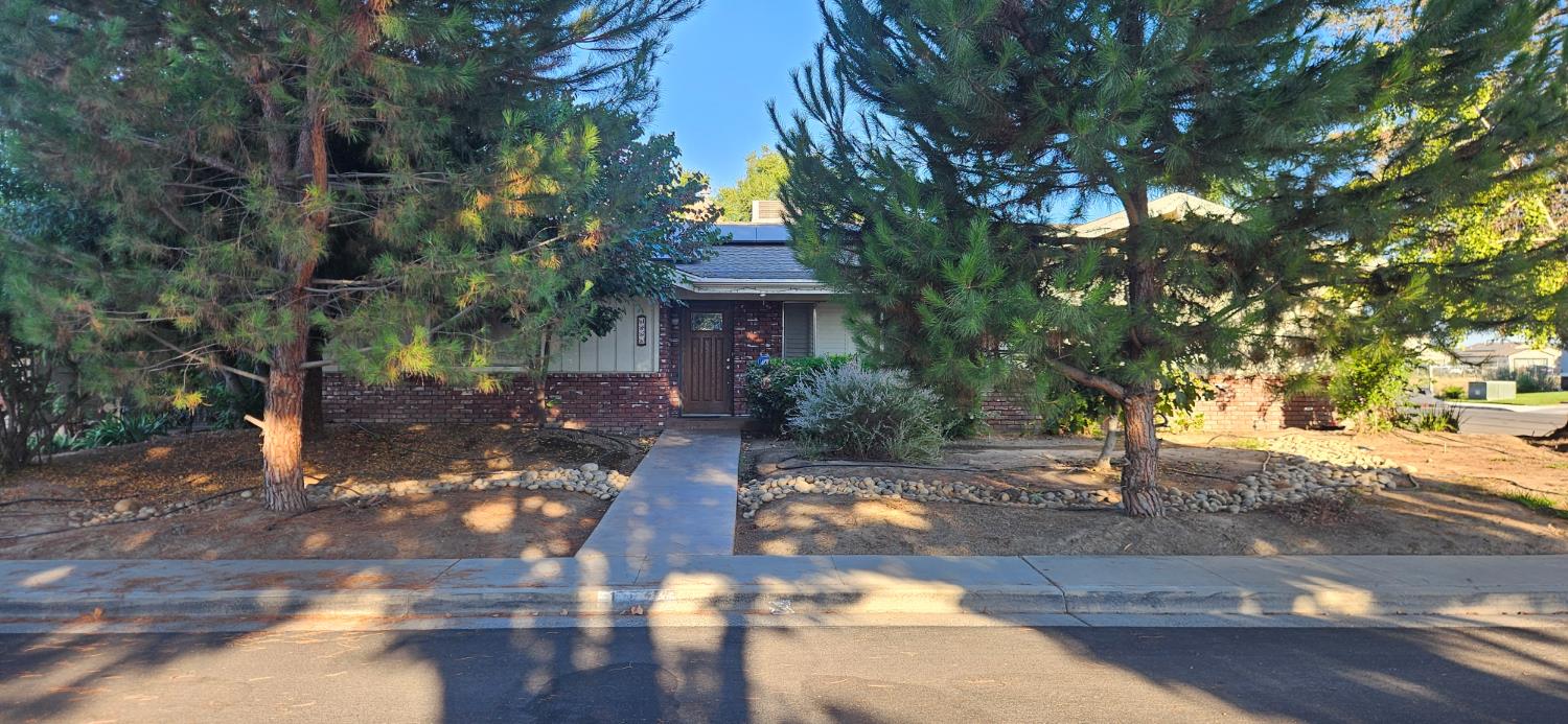 1873 N Hope Ave, Reedley, CA 93654