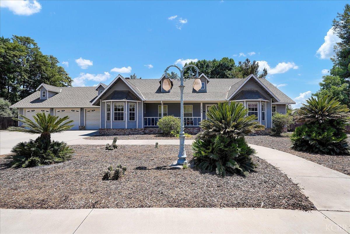 13685 Liberty Ln, Hanford, CA 93230