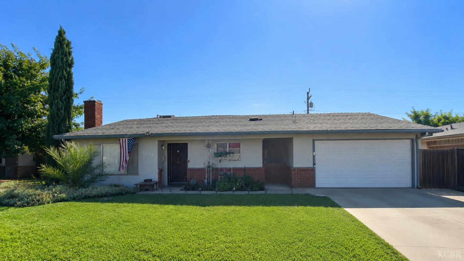 2244 Fairmont Dr, Hanford, CA 93230