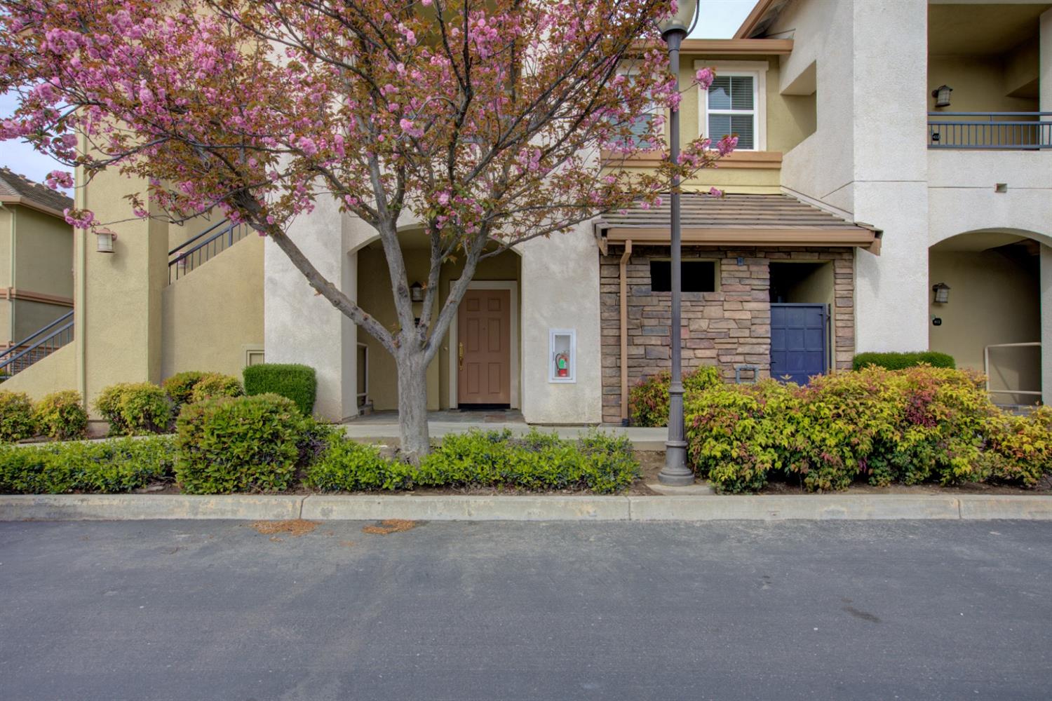 London Properties Turlock Real Estate 1360 Shady Ln 411