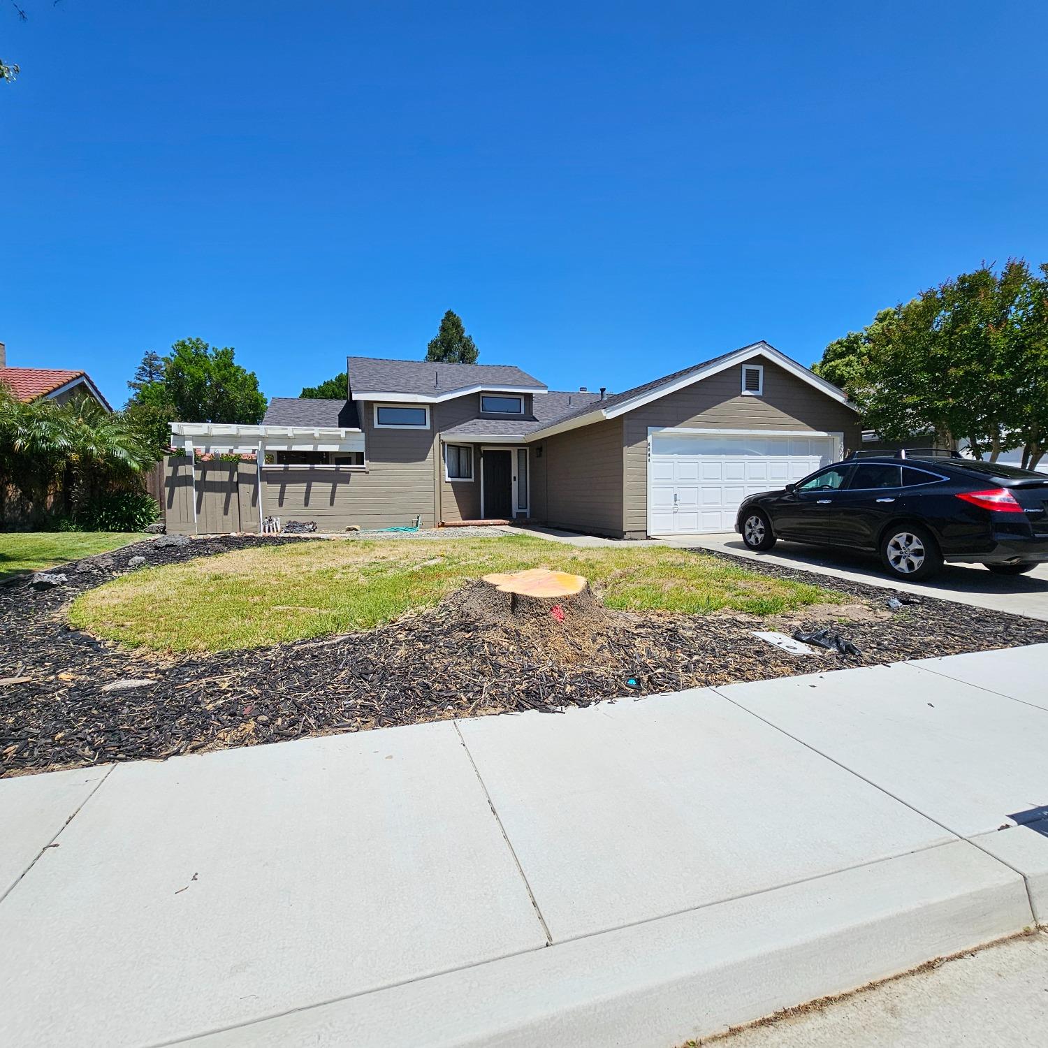 2421 Manor Oak Dr, Modesto, CA 95355