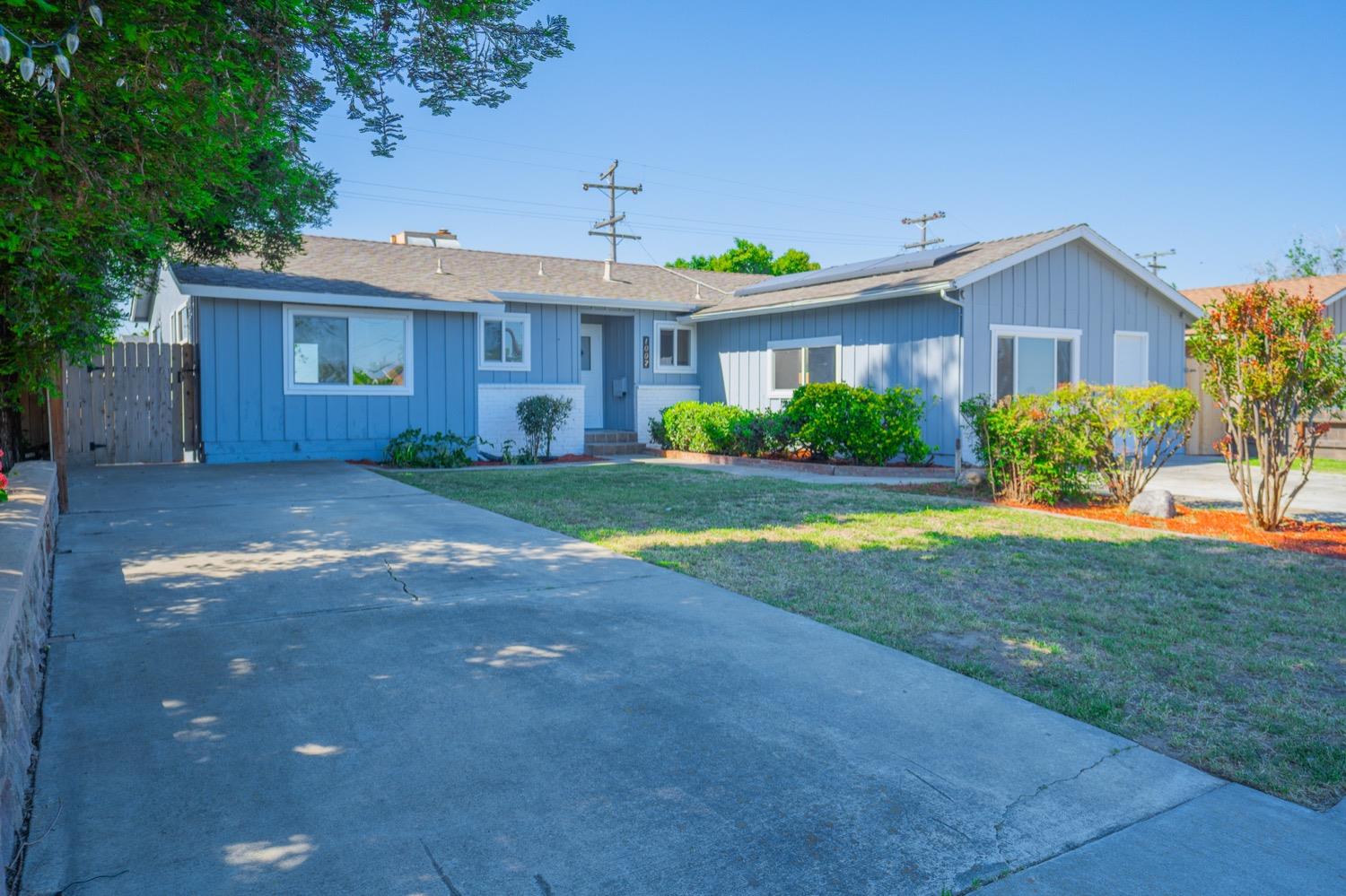 1007 W J St, Los Banos, CA 93635