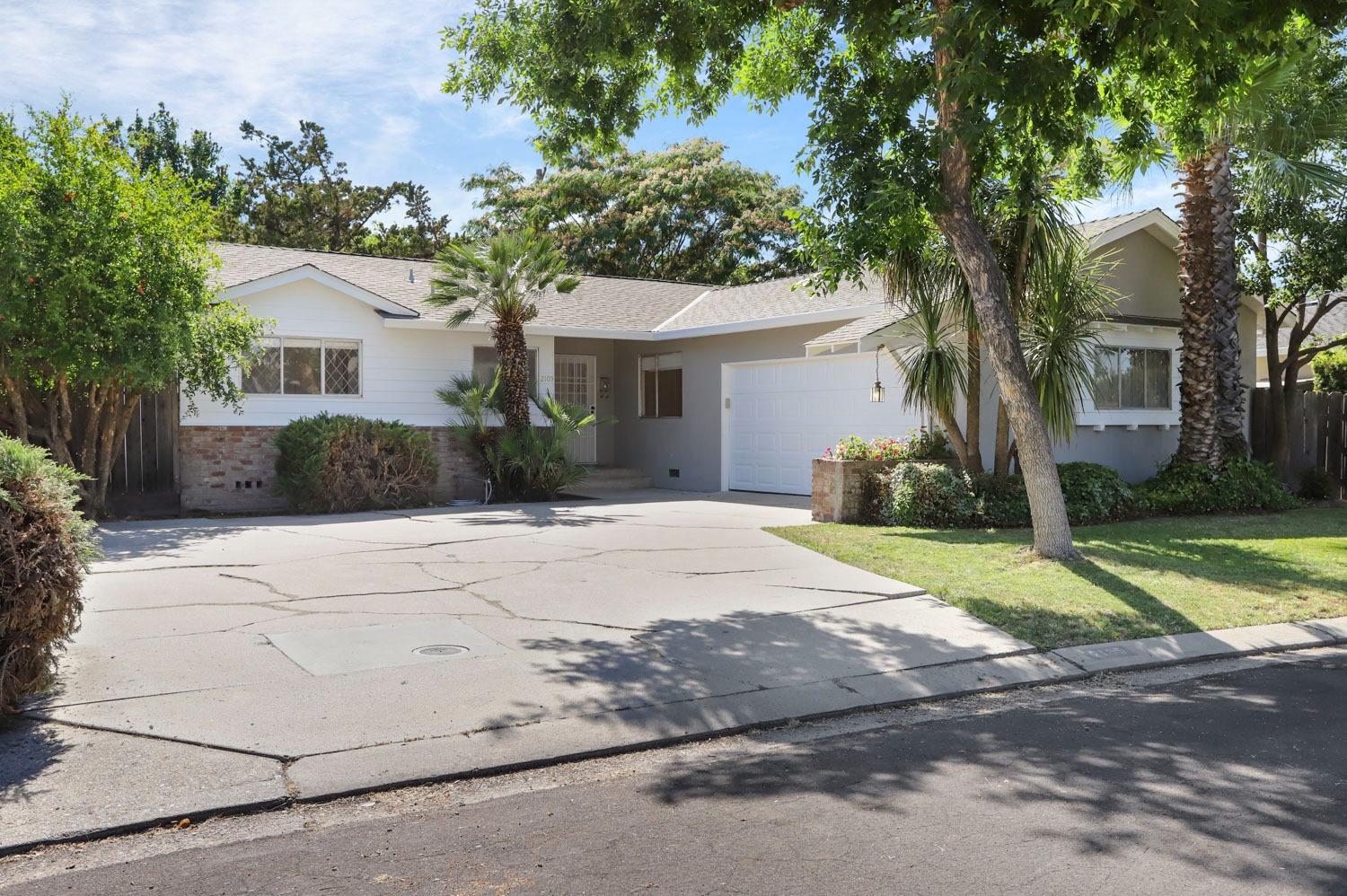 2105 Regent Ct, Modesto, CA 95350