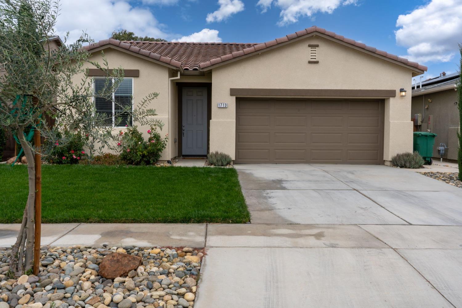 1713 Spadafore St, Los Banos, CA 93635