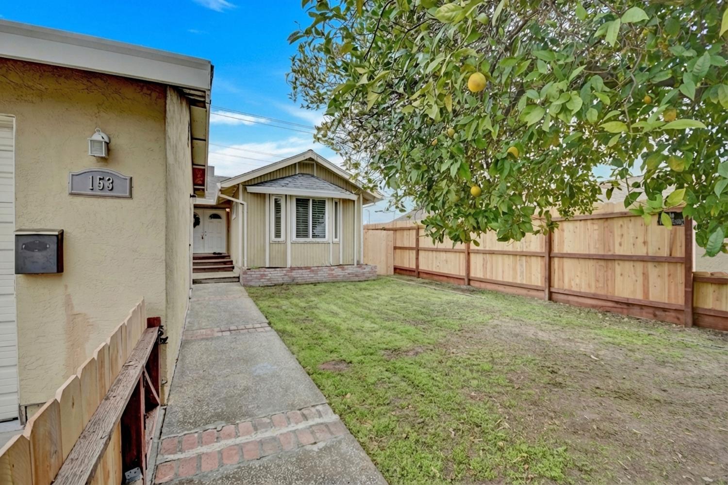 153 Stockton St, Manteca, CA 95337