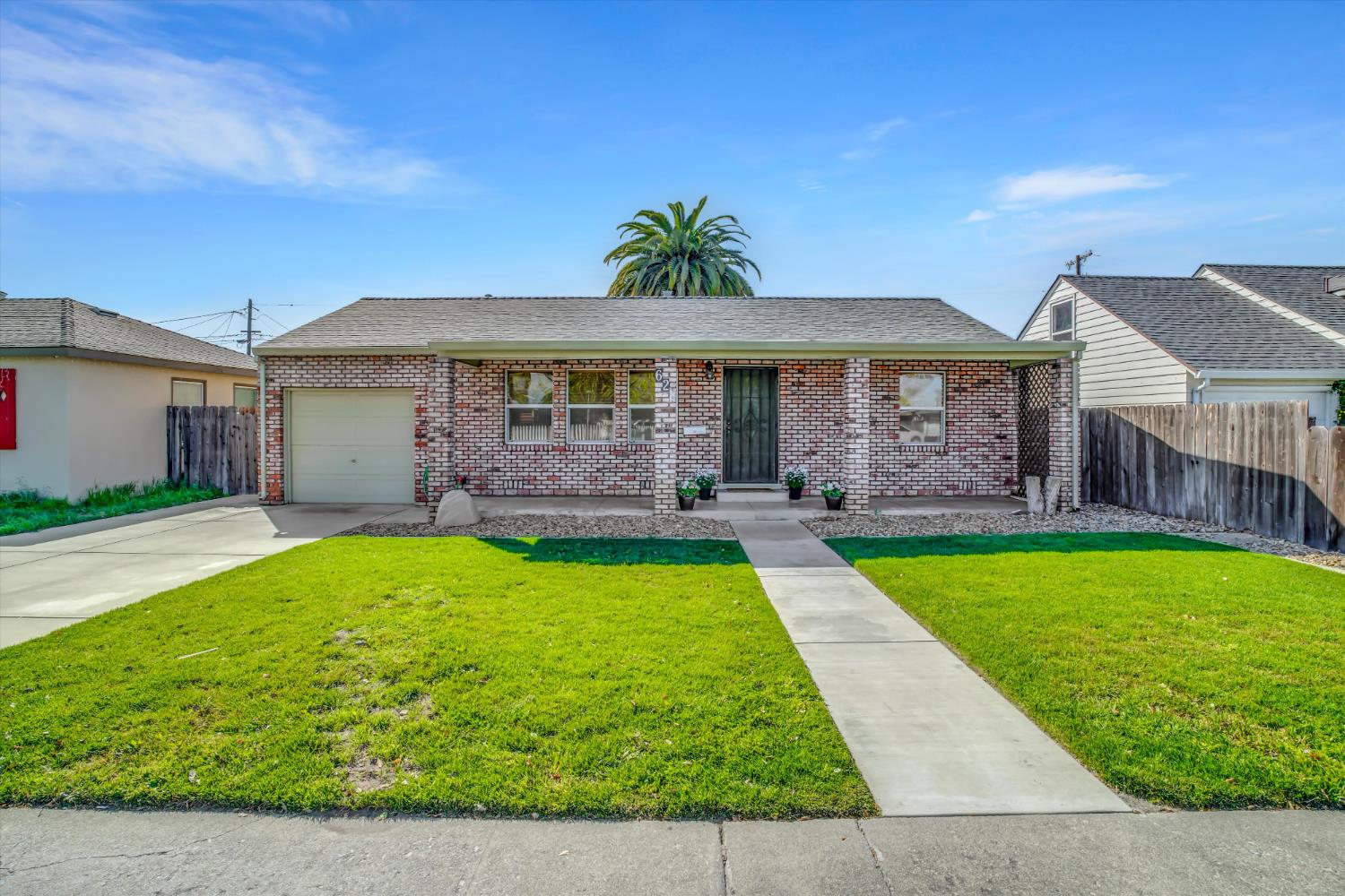 628 E North St, Manteca, CA 95336
