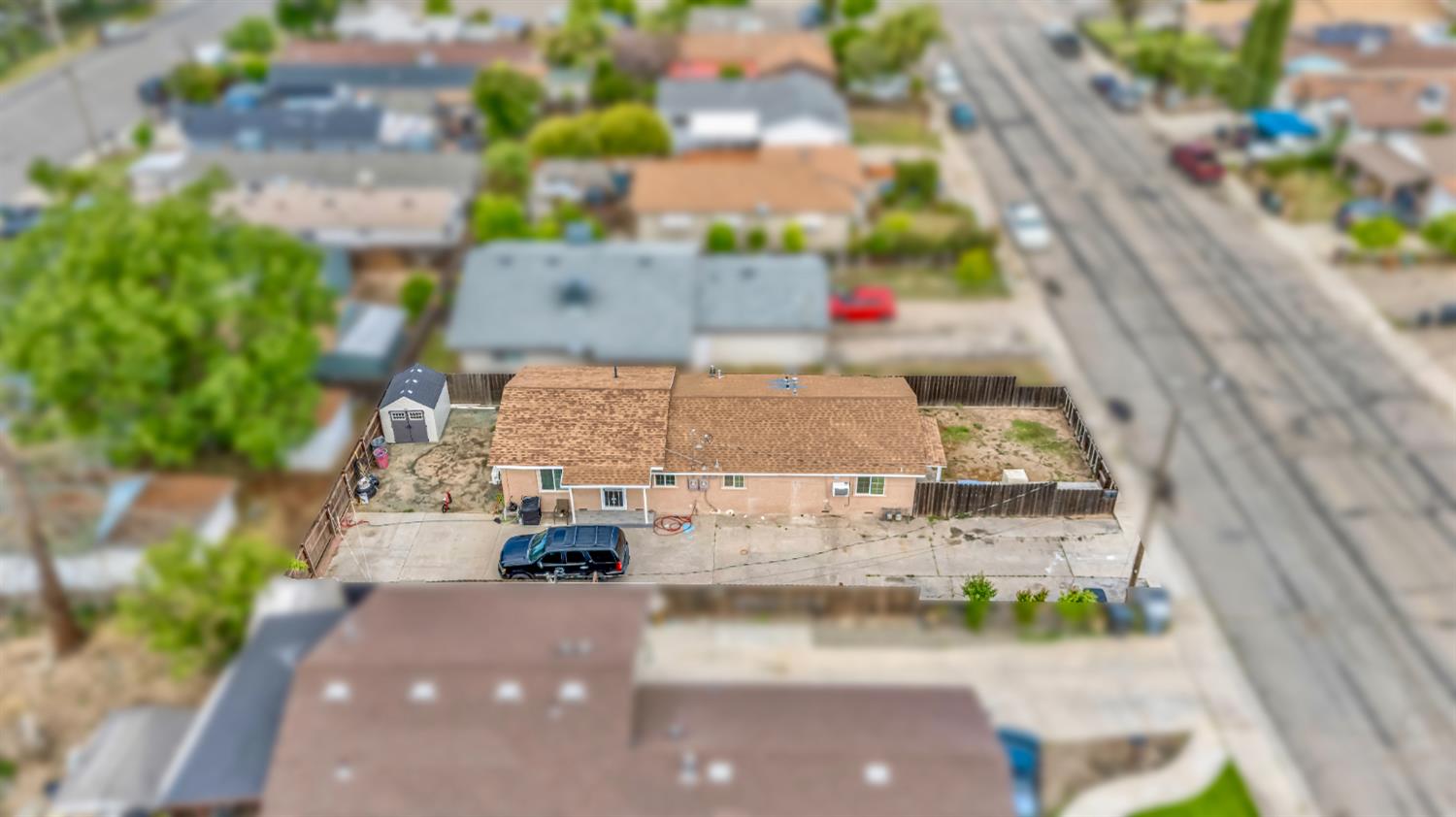 420 N 5th Ave, Oakdale, CA 95361