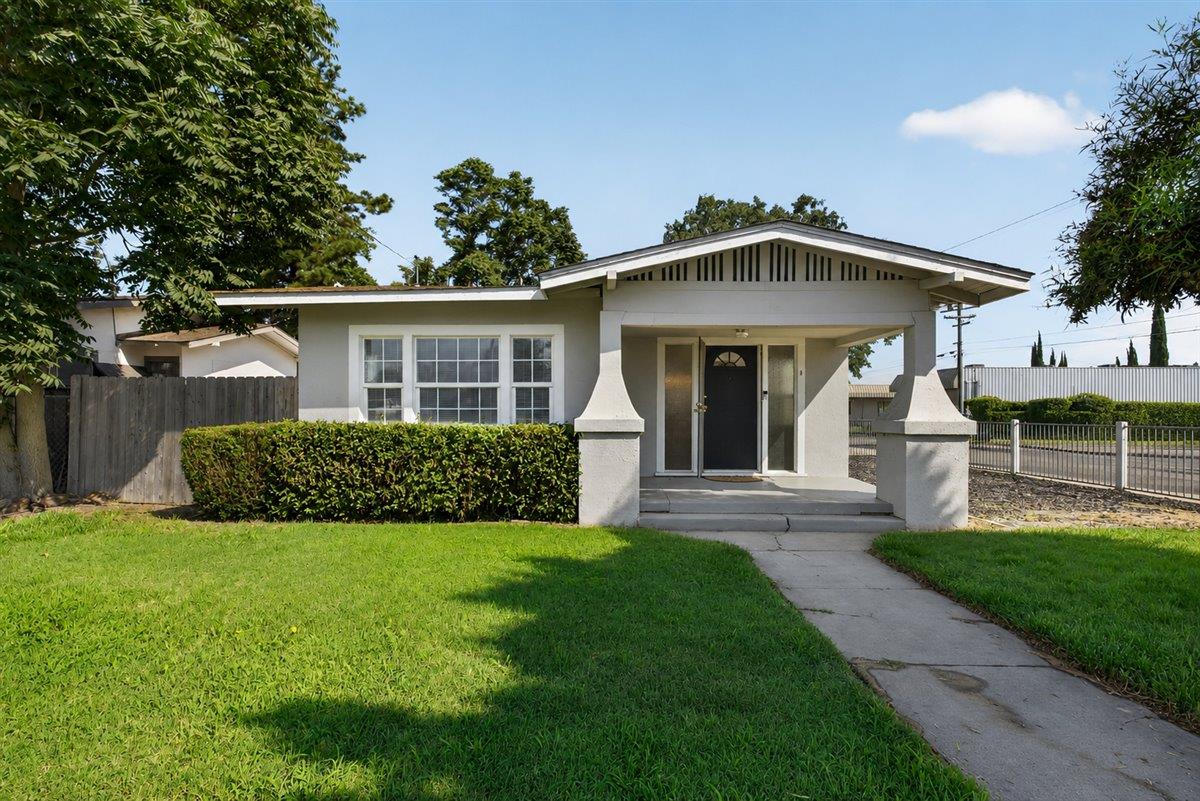 530 E G St, Oakdale, CA 95361
