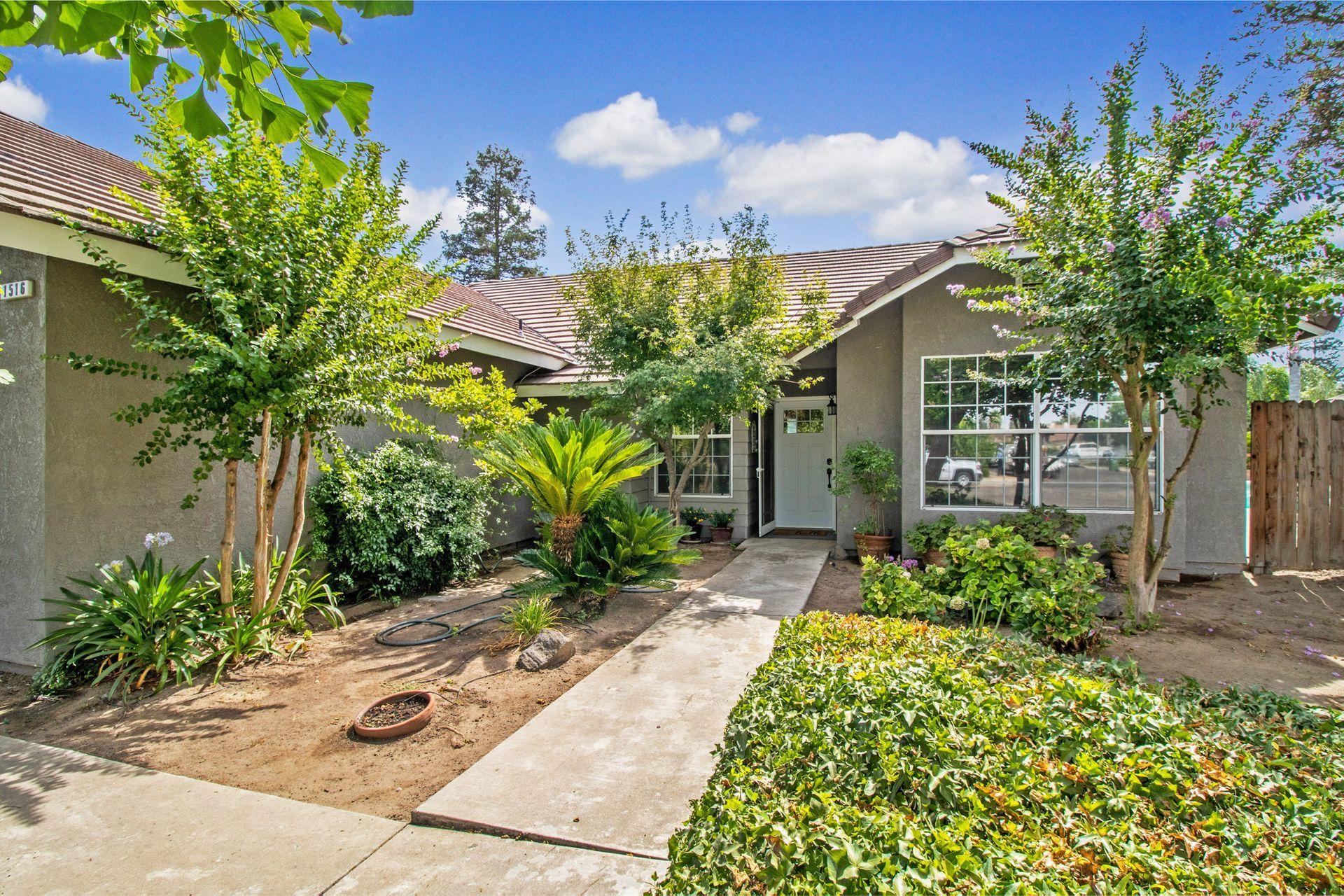 London Properties Dinuba Real Estate 1516 N Villa Ave