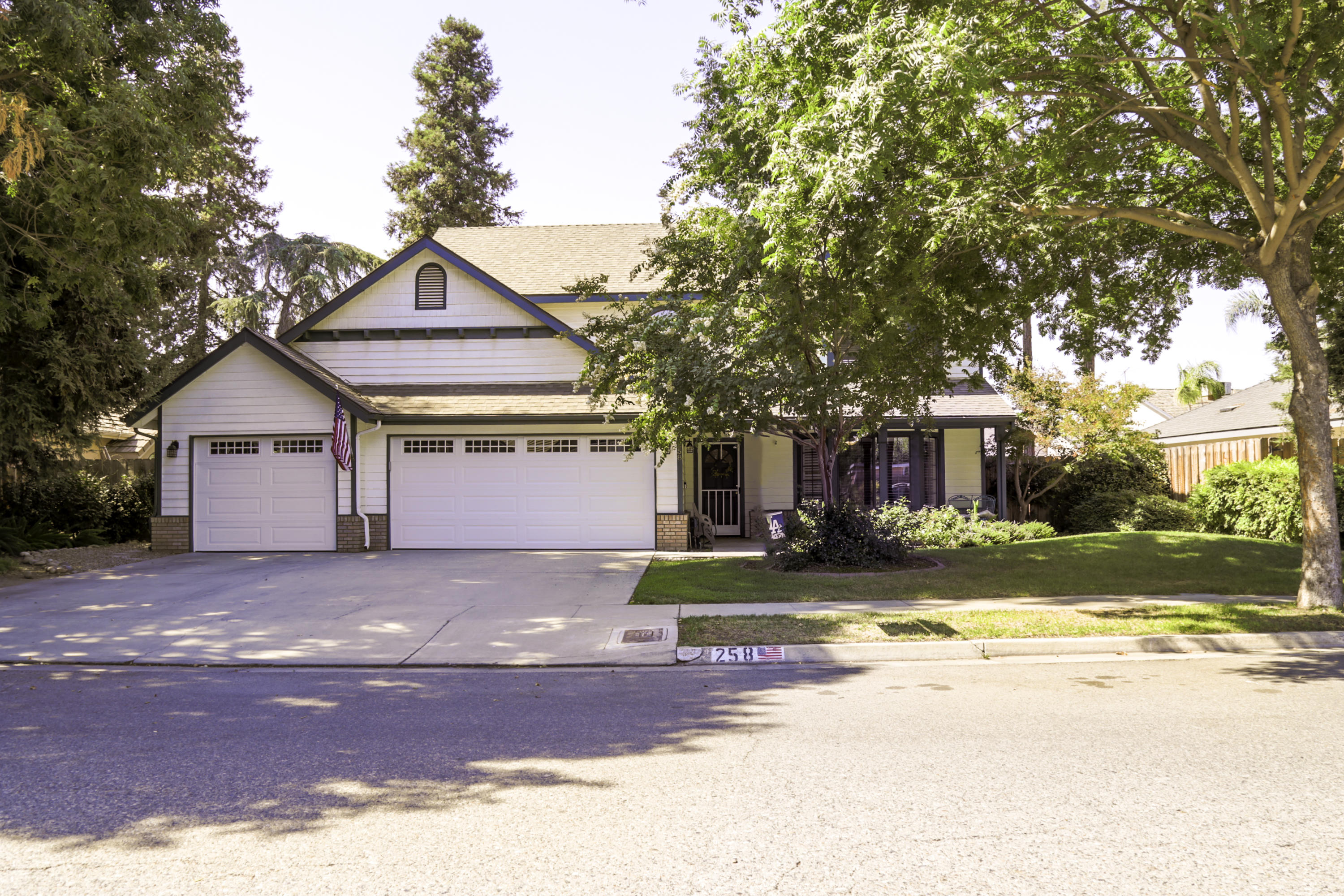 London Properties Tulare Real Estate 258 E Wilson Ave