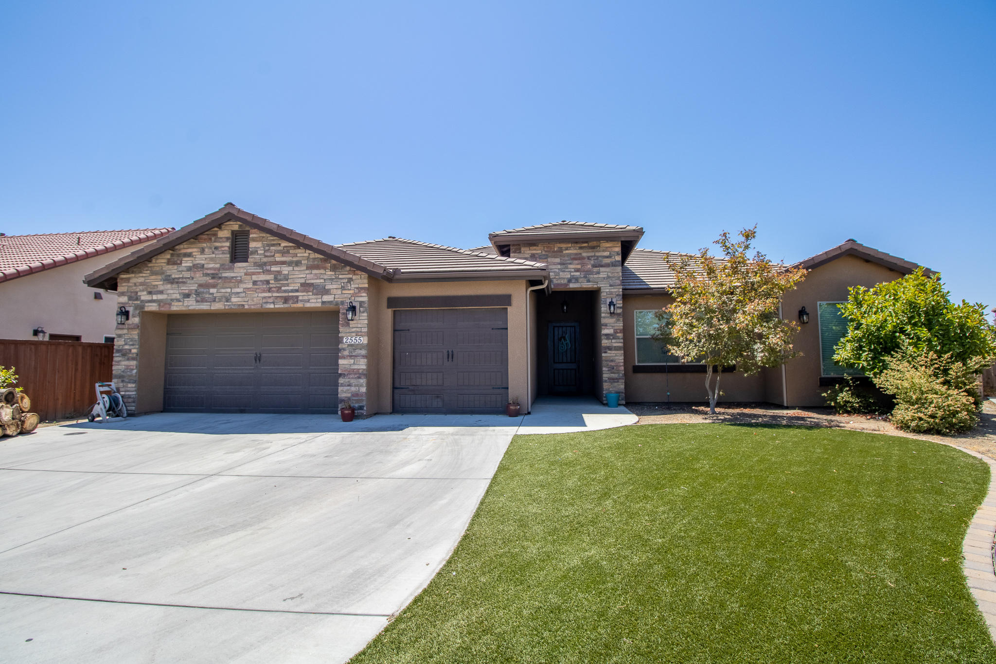 London Properties Tulare Real Estate 2555 Pinehurst Ave