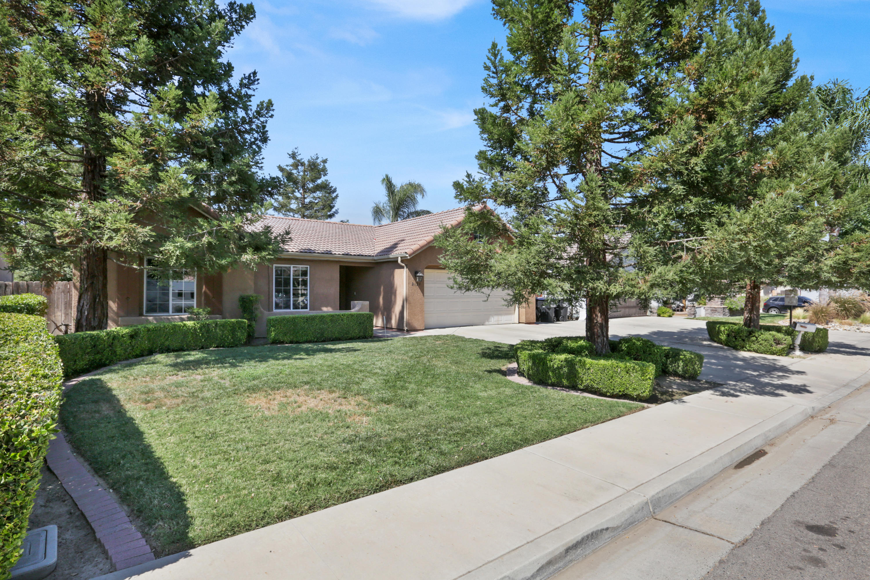 London Properties Visalia Real Estate 2624 E Mary Ave