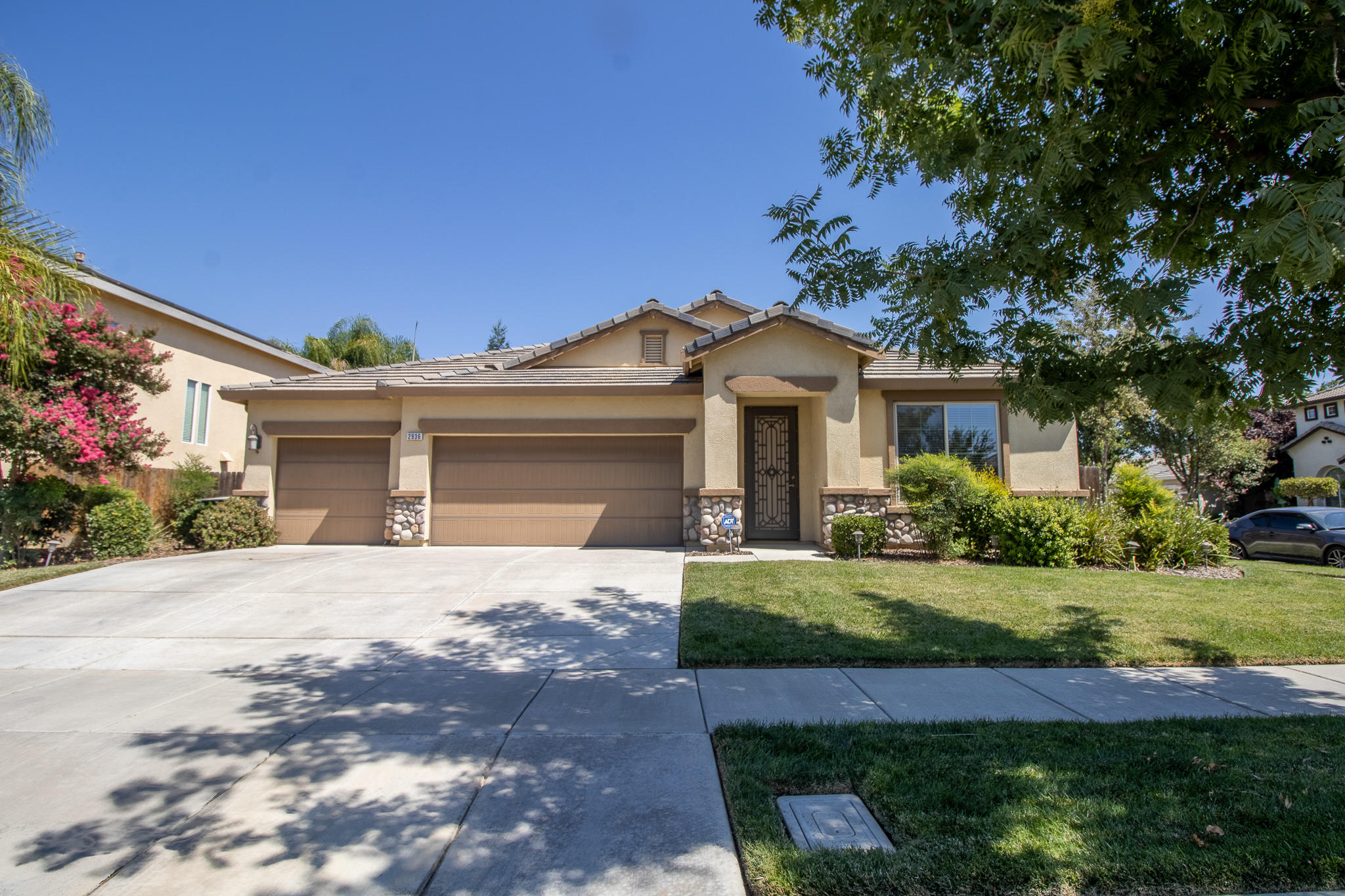 London Properties Visalia Real Estate 2936 W Buena Vista Ave