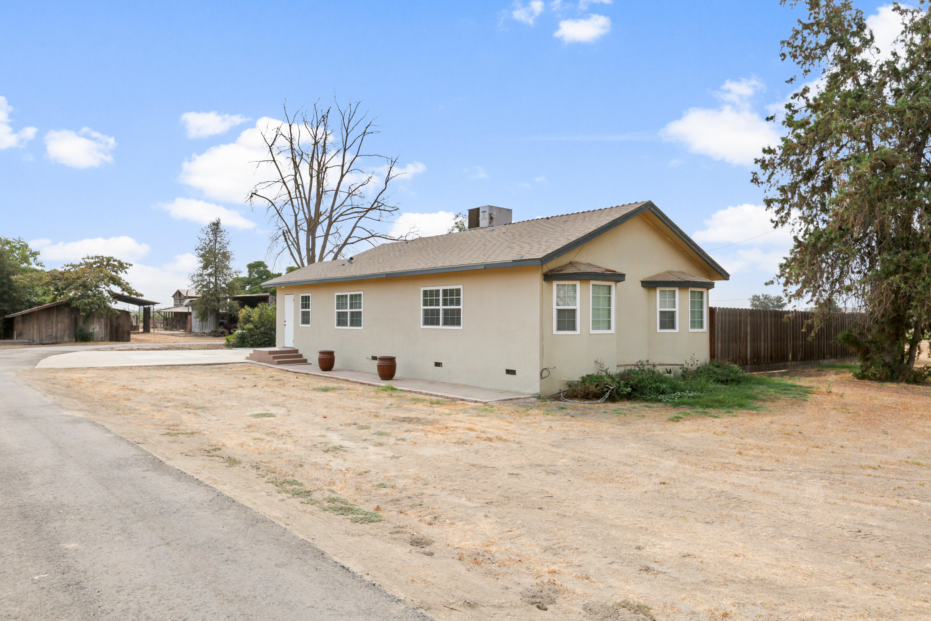London Properties Tulare Real Estate 2053 Zumwalt Ave