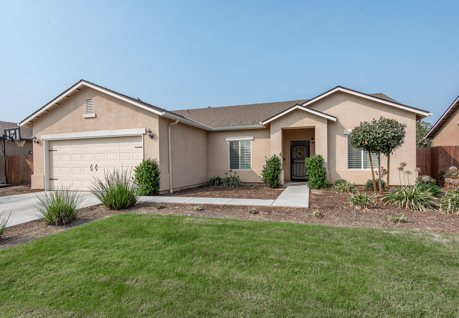 London Properties Dinuba Real Estate 1629 Laredo St