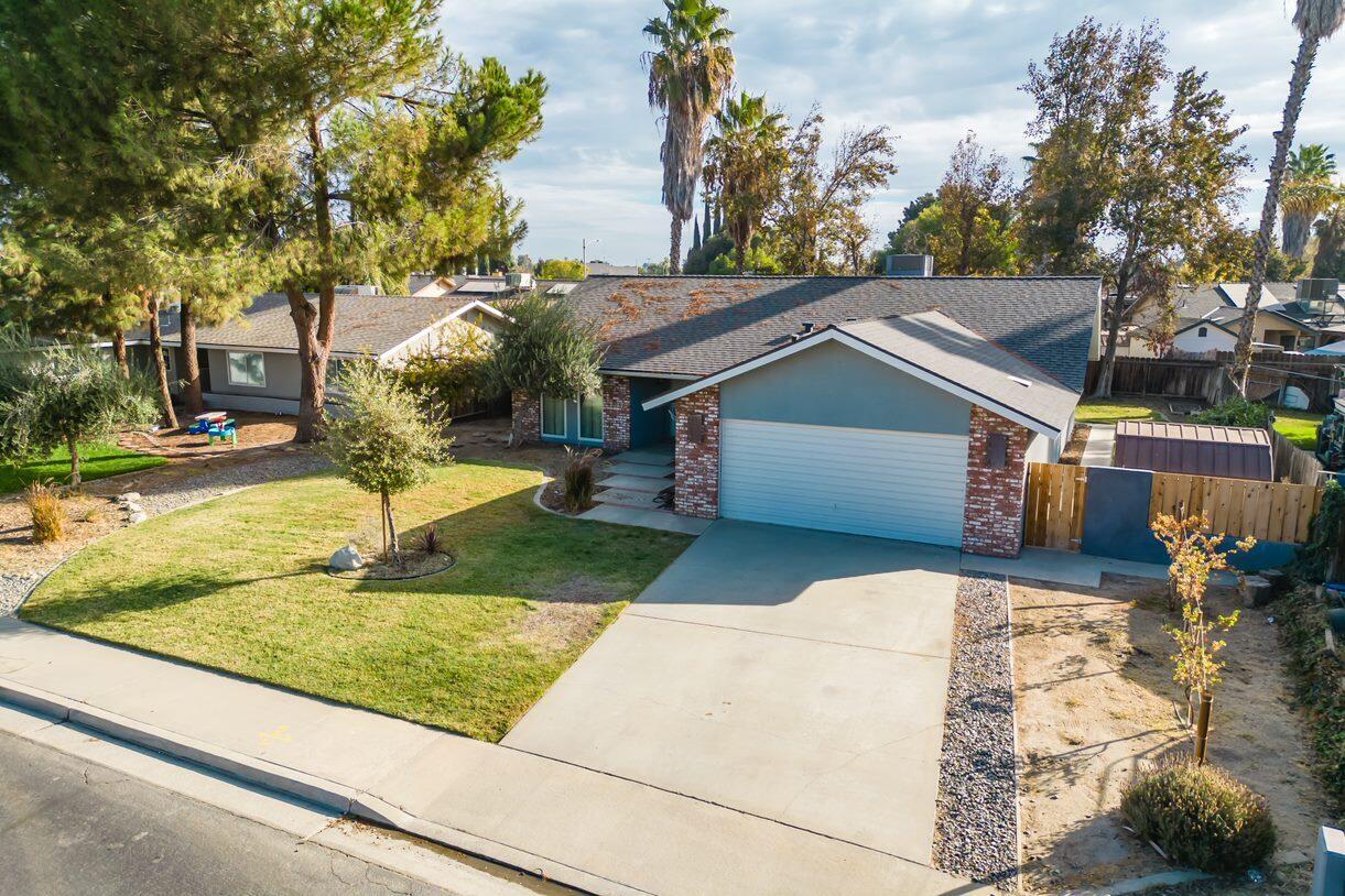 650 Orangewood Dr, Lemoore, CA 93245