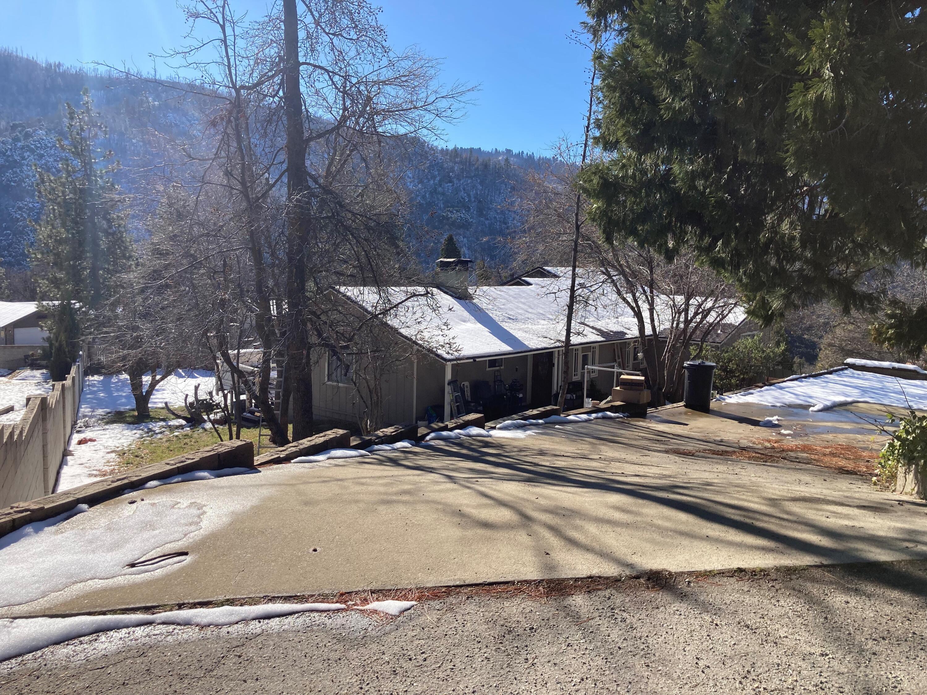 305 John Lewis Dr, Springville, CA 93265