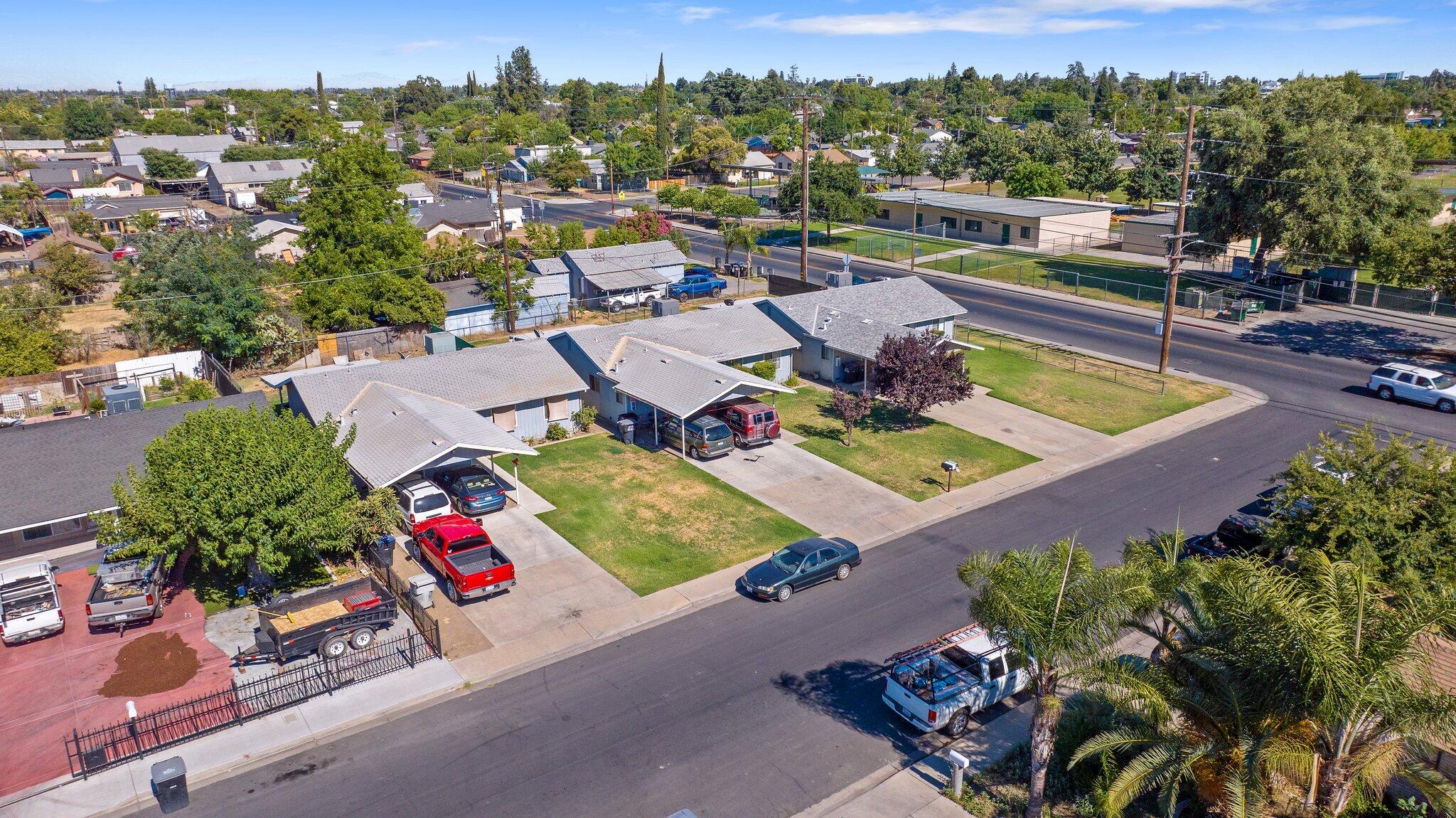 1404 N Oak Park St, Visalia, CA 93291
