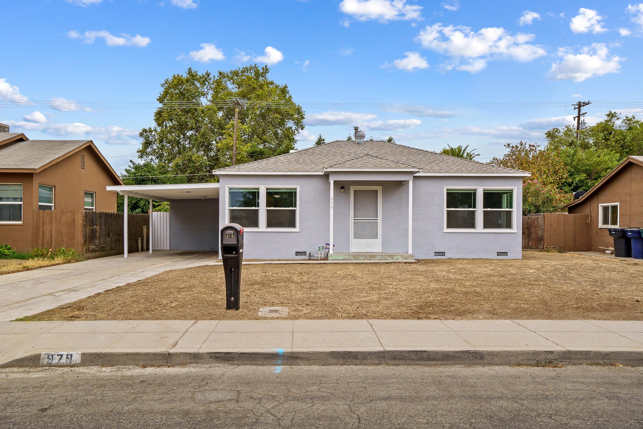 979 E Apricot Ave, Tulare, CA 93274