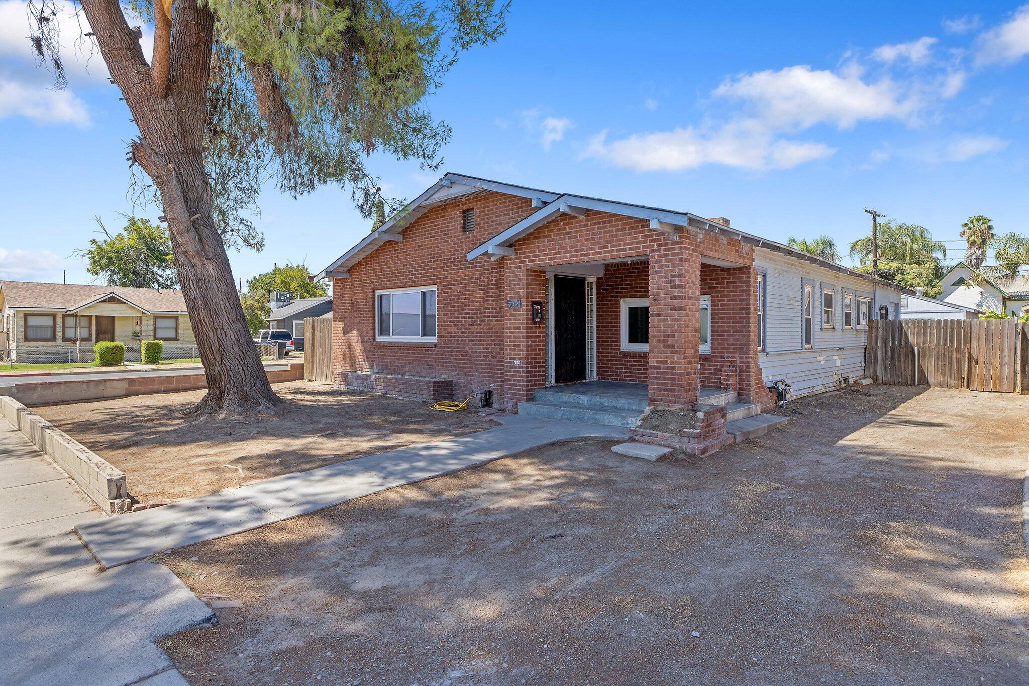 432 Central Ave, Hanford, CA 93230