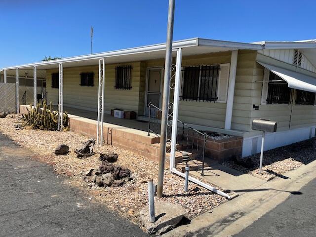 530 W Hermosa St #25, Lindsay, CA 93247